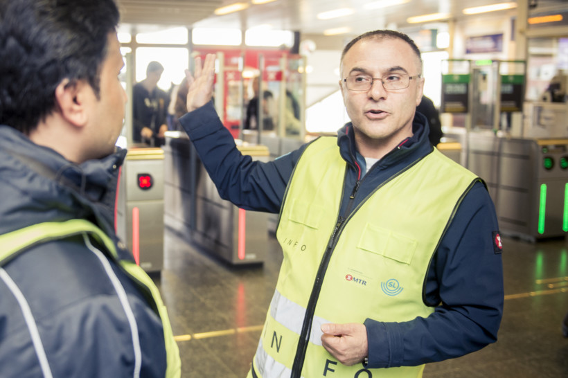 Kundservicevärd visar vägen