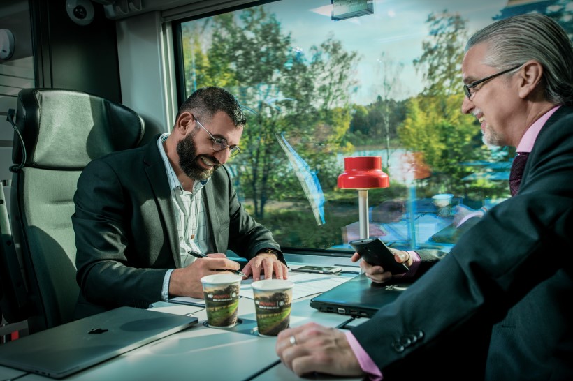 Antalet affärsresenärer på MTR Express har ökat med 102 % under 2017. Antalet affärsresenärer på MTR Express har ökat med 102 % under 2017.