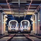 Pendeltåg i par i depå_liten