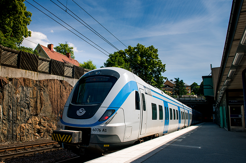Pendeltåg på station