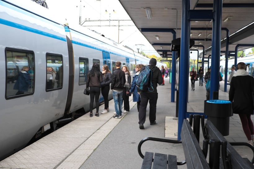 Pendeltåg vid Järna station. Pendeltåg vid Järna station.