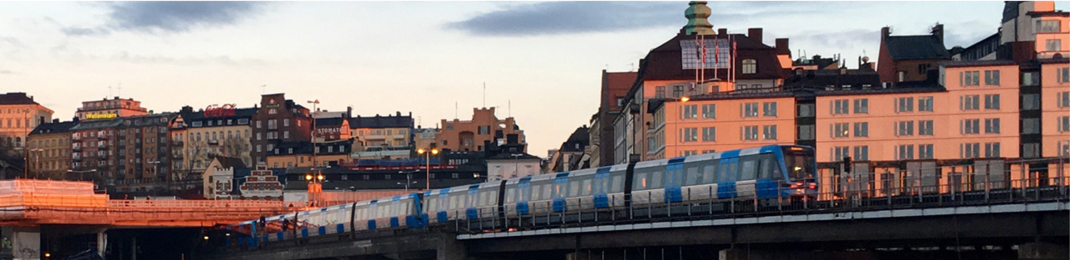 tunnelbanan i skymning, söderströmsbron